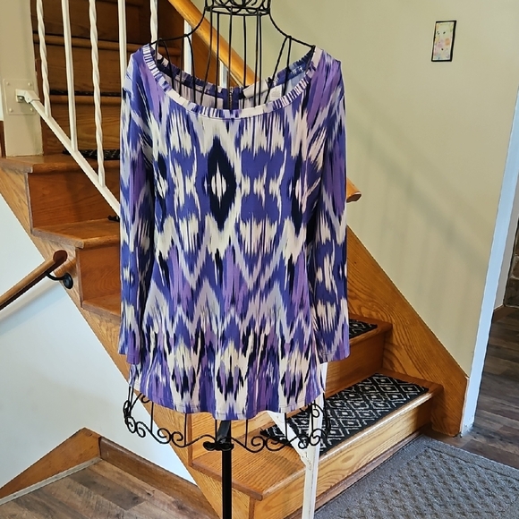 👚Chico's Graphic Purple and Whitel Three Quarter Sleeve Top - Picture 1 of 6